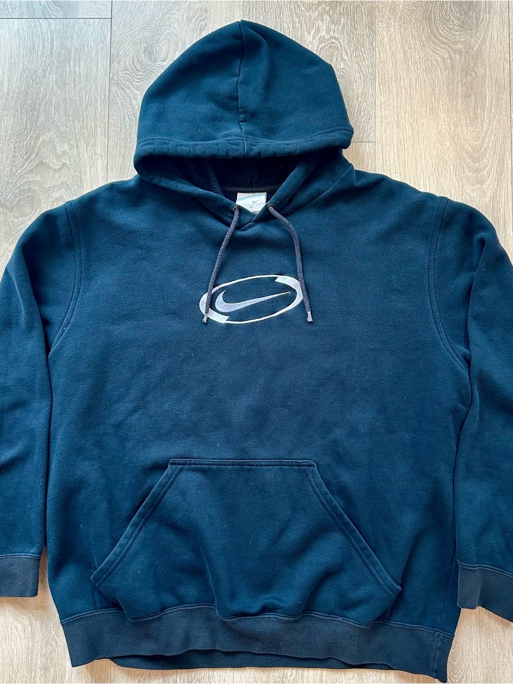 Vintage 90s Nike Black Pullover Hoodie with Silver Swoosh Emblem